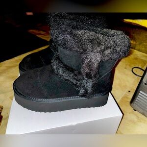Womans platform black fuzzy boots- sz 8